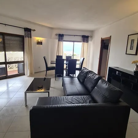 401 - 2 Bedroom - Oura - Sea View アパート