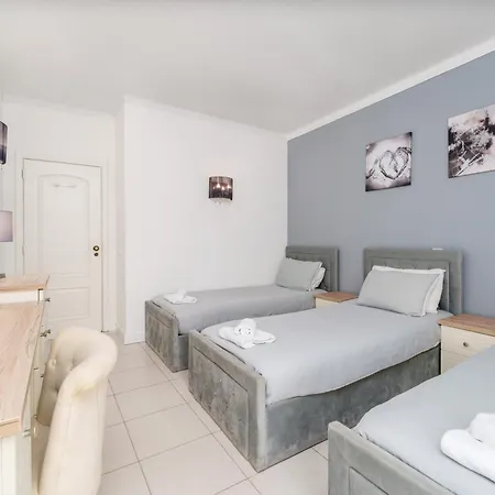 401 - 2 Bedroom - Oura - Sea View アパート *