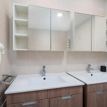 401 - 2 Bedroom - Oura - Sea View アパート *
