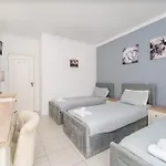 401 - 2 Bedroom - Oura - Sea View アパート *